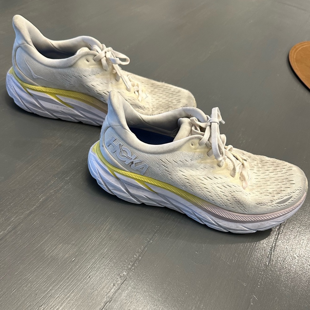 Hoka Clifton 8 tennis shoes